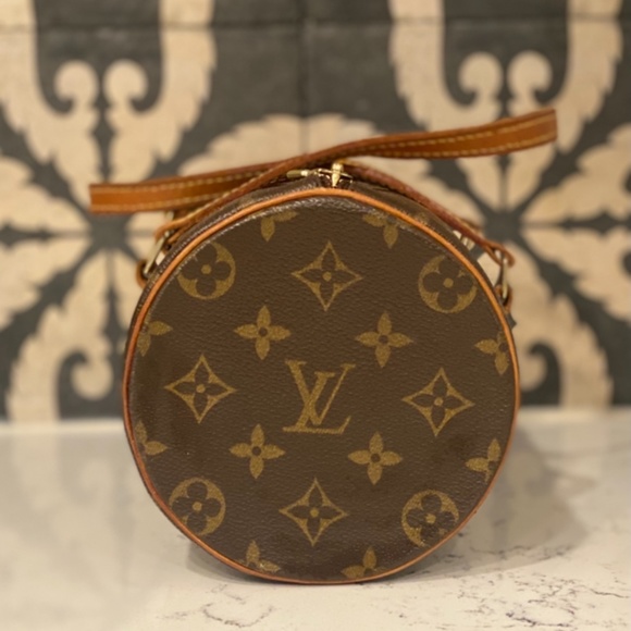Authentic Louis Vuitton Papillon - Picture 2 of 5